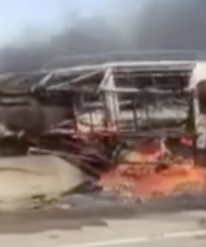Irak’ta kaza yapan otobüs yandı: 25 ölü (VİDEOHABER)