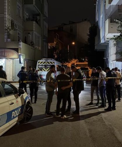 Sokak ortasında iki grup silahla çatıştı: Yoldan geçen vatandaş dahil 3 yaralı!