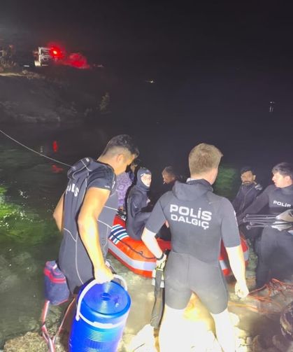 Fırat Nehri'nde su seviyesi yükseldi: Mahsur kalan 26 kişi kurtarıldı