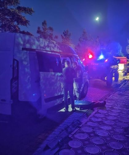 Mezarlıkta silahlı saldırı: 3 Ölü!