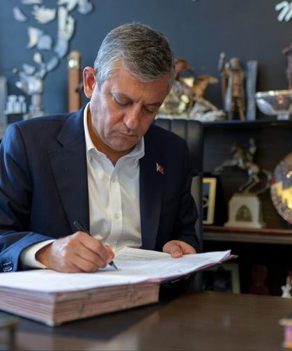 Özgür Özel'in A takımı açıklandı! Yeni Parti'nin 80 kişilik listesi gündem oldu