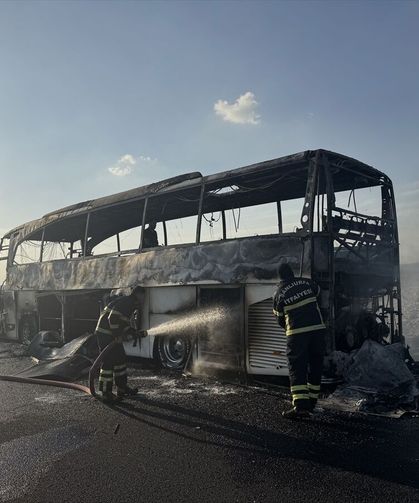 Yolcu otobüsü küle döndü!