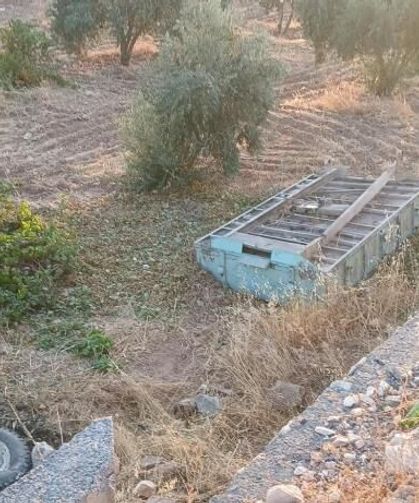 Fıstık yüklü traktör kaza yaptı: 1 ağır yaralı