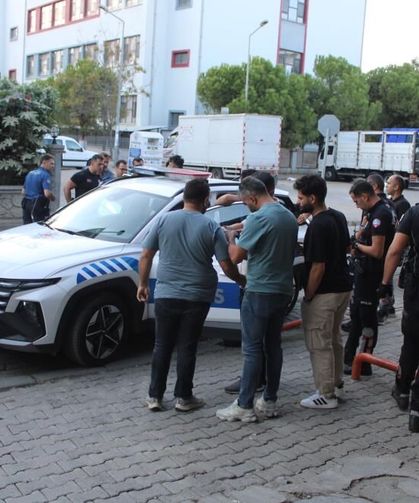 Okul önünde pompalı tüfekle gezen gençler yakalandı!