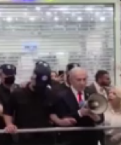 Netanyahu seçimi kaybettiğini düşündü megafonla halka seslendi (VİDEOHABER)