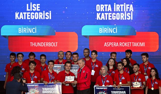 Teknofest'te birinci oldular,  ödülü Erdoğan'dan aldılar
