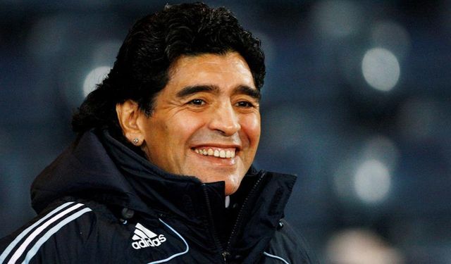 Arjantinli efsane futbolcu Diego Maradona vefatının 3. yılında anılıyor