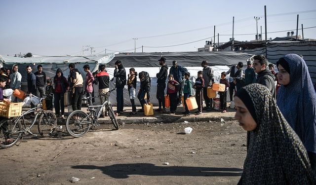 İsrail, Gazze'nin kuzeyindeki Filistinlileri göçe zorluyor