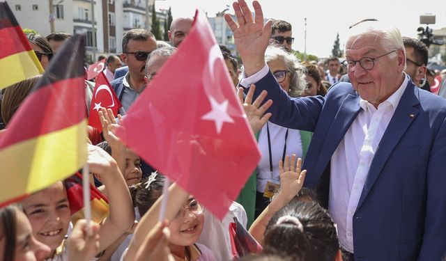 Almanya Cumhurbaşkanı Frank-Walter Steinmeier, Gaziantep'te İlkokulu Ziyaret Etti!