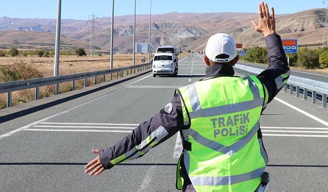 Otoyolda Trafik Kurallarına Uymayanlara 13 Milyon 630 Bin Lira Ceza Yazıldı!