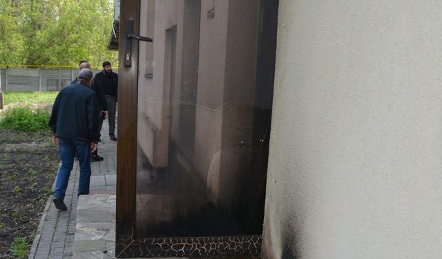 Ukrayna'da Çirkin Saldırı! Bir Kişi Camiyi Yakmaya Çalıştı