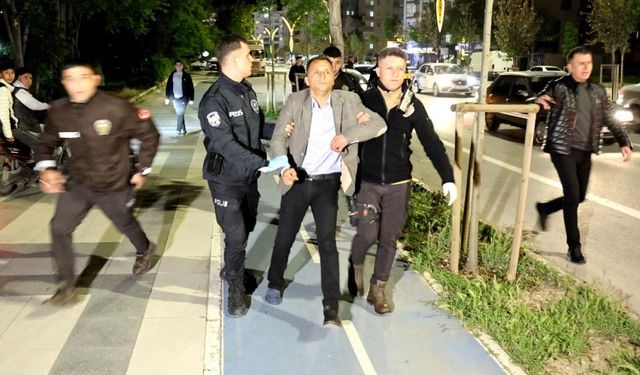 Polis ehliyet istedi, alkollü sürücü ise ayakkabı: İlginç diyalog kamerada