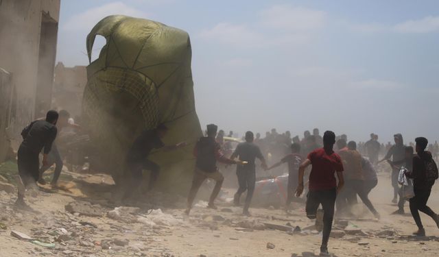 Gazze'de Yardımın Paraşütleri Yine Açılmadı; Çok sayıda ölü ve yaralı var