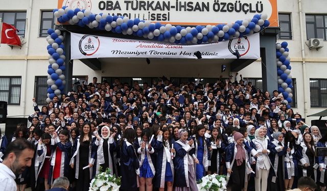 Oba Türkan-İhsan Özgüçlü Anadolu Lisesi İlk Mezunlarını Verdi