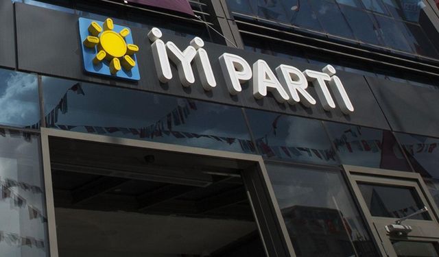 İYİ Parti'den istifa eden iki belediye başkanı AK Parti'ye geçti