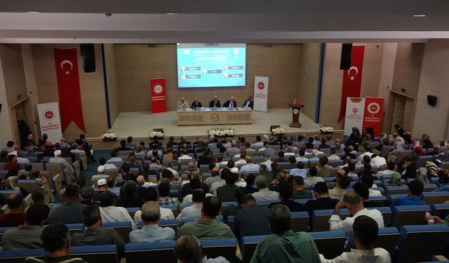 Peygamberimiz ve Şahsiyet İnşası konulu panel yapıldı