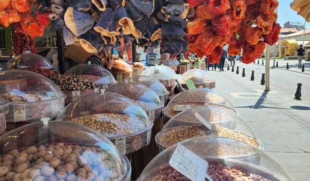 Gaziantep’te Tezgahlar Rengârenk