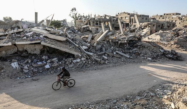 İsrail ordusu, Gazze'nin kuzeyindeki birliklerinden birini çektiğini duyurdu