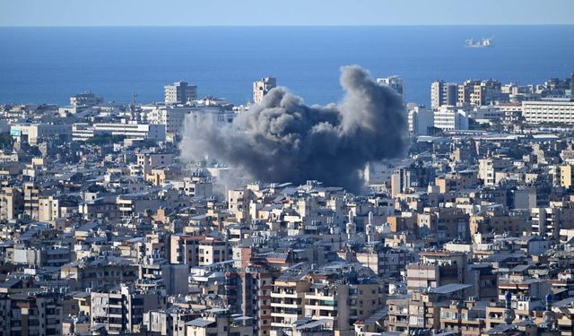 İsrail, Beyrut'un Güneyini Vurdu! Bölgeden Yoğun Duman Yükseldi