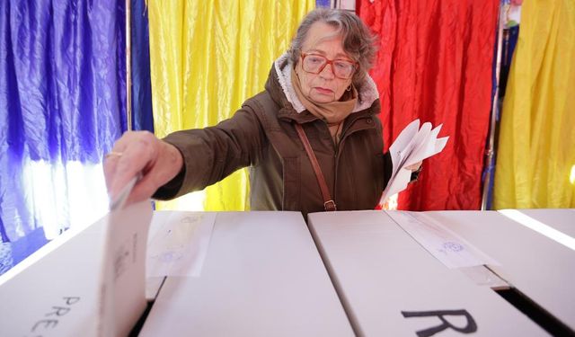 Romanya'da sandık çıkış anketlerine göre cumhurbaşkanlığı seçimi ikinci tura kaldı