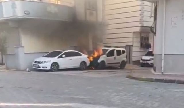 Gaziantep’te park halindeki araç alev topuna döndü