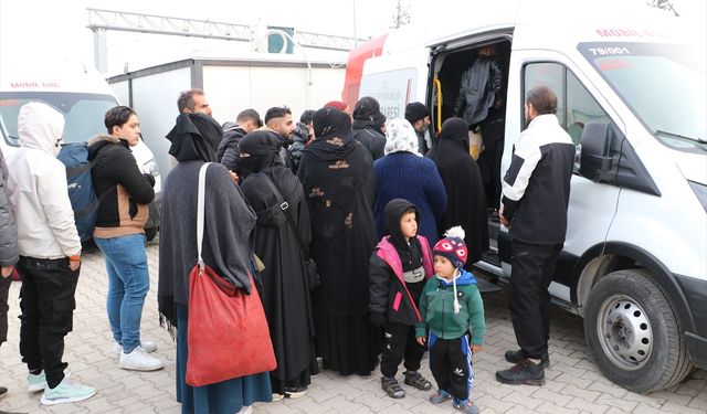 Türkiye'deki Suriyeliler Ülkelerine Gidiyor