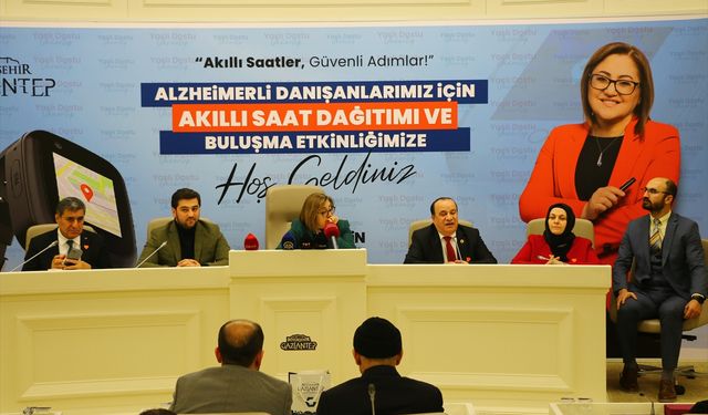 Gaziantep'te Alzaymır Hastalarına Akıllı Saat Dağıtıldı