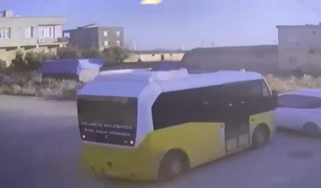 Gaziantep’te minibüs ile hafif ticari araç çarpıştı: 2 yaralı