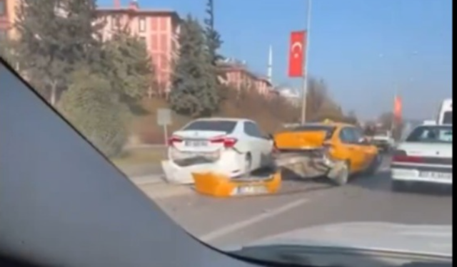 Gaziantep’te zincirleme trafik kazası! 3 araç birbirine girdi…