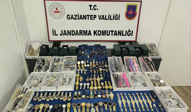 Gaziantep'te 3 Milyon TL Değerinde Kaçak Taklit Saat Ele Geçirildi