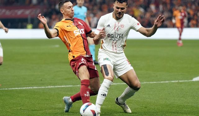 Galatasaray: 3 - Antalyaspor: 0 (İlk yarı)