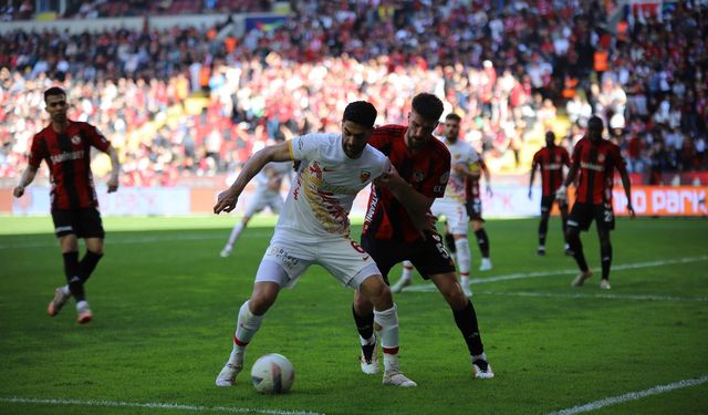 Gaziantep FK,- Kayserispor karşılaşmasında ilk yarı sona erdi: 0-0