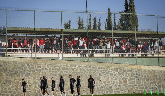 GaziantepFK Tempoyu Yükseltti: Taraftar Moral İçin Sahaya İndi
