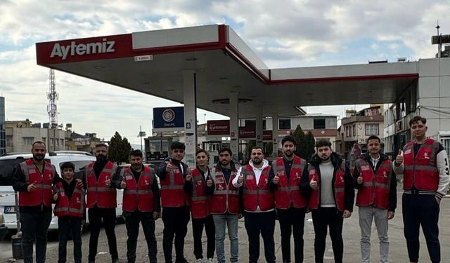 Gaziantep'te Yeniden Refahlı gençlerden anlamlı etkinlik! Ekmeklerini bölüştüler