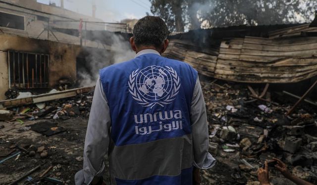 İsrail Gazze’de UNRWA’ya ait un dağıtım noktasını vurdu