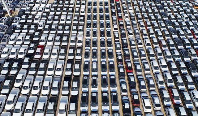 Çin'den getirilen binlerce araç havadan görüntülendi