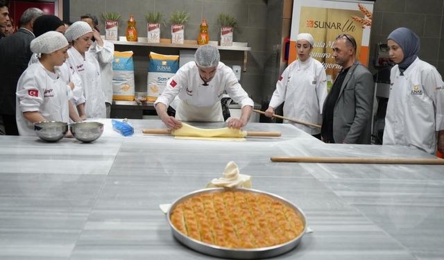 Sunar Un, ürünlerini Gaziantep'te baklava ustaları ile buluşturdu