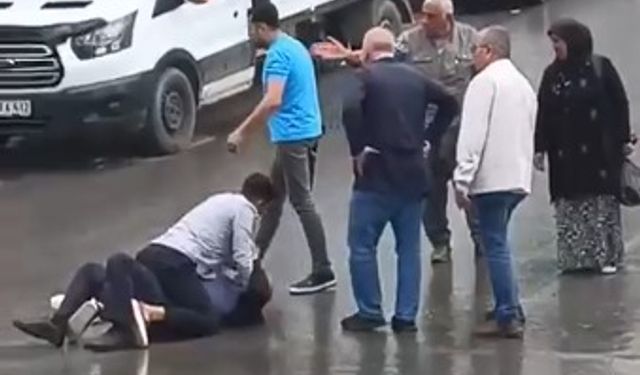 Pompalı tüfekle saldırdı, silah tutukluk yaptı: O anlar kamerada