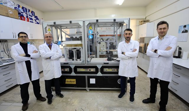 GAÜN akademisyenleri, iplik üretimini hızlandıran makine geliştirdi