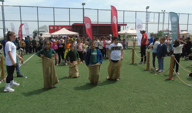 Geleneksel Oyunlar Tırı Gaziantep'te öğrencilerle buluştu