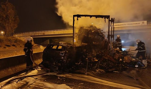 Gaziantep Otoyolu'nda facianın eşiğinden dönüldü: Tıra çarpan cip küle döndü