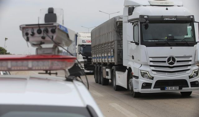 Bu radar kural tanımazlara geçit vermiyor! Aynı anda 4 araca ceza yazıyor