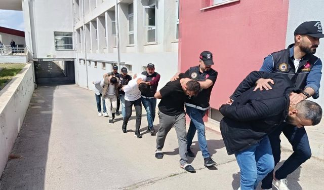 Mersin Tarsus-Adana-Gaziantep otoyolunda 10 kilodan fazla uyuşturucu ele geçirildi: 6 tutuklama