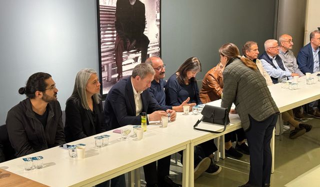 Sırrı Süreyya Önder'in yakınları Nazım Hikmet Kültür Merkezi’nde taziyeleri kabul ediyor