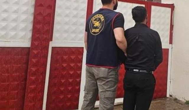 Cezaevi firarisi düğün salonunda saz çalarken yakalandı