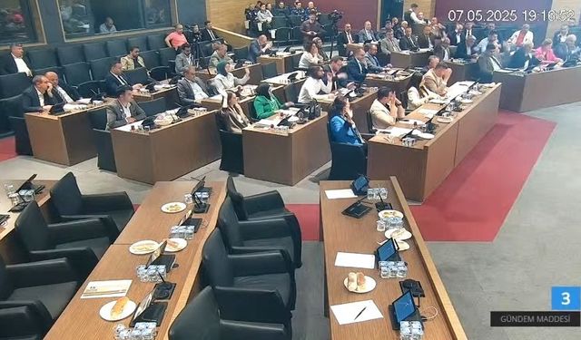 Belediye Meclisi'nde MHP'li üyeler toplantıyı terk etti