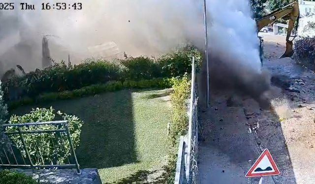 Su borusu bomba gibi patladı, site savaş alanına döndü