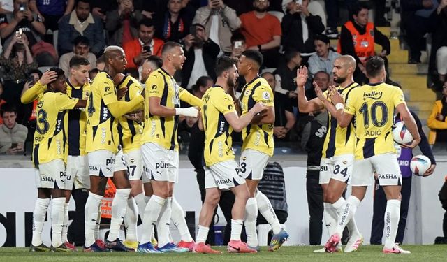 Trendyol Süper Lig: RAMS Başakşehir: 0 - Fenerbahçe: 1 (İlk yarı)