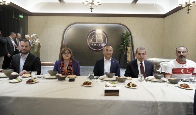 Dursun Özbek ve Ertuğrul Doğan Gaziantep'te dostluk yemeğinde bir araya geldi