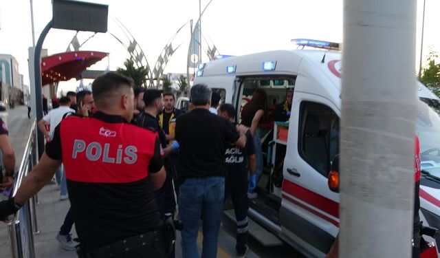 Otobüste tartışan 2 kadın indikleri durakta birbirlerini bıçakla yaraladı